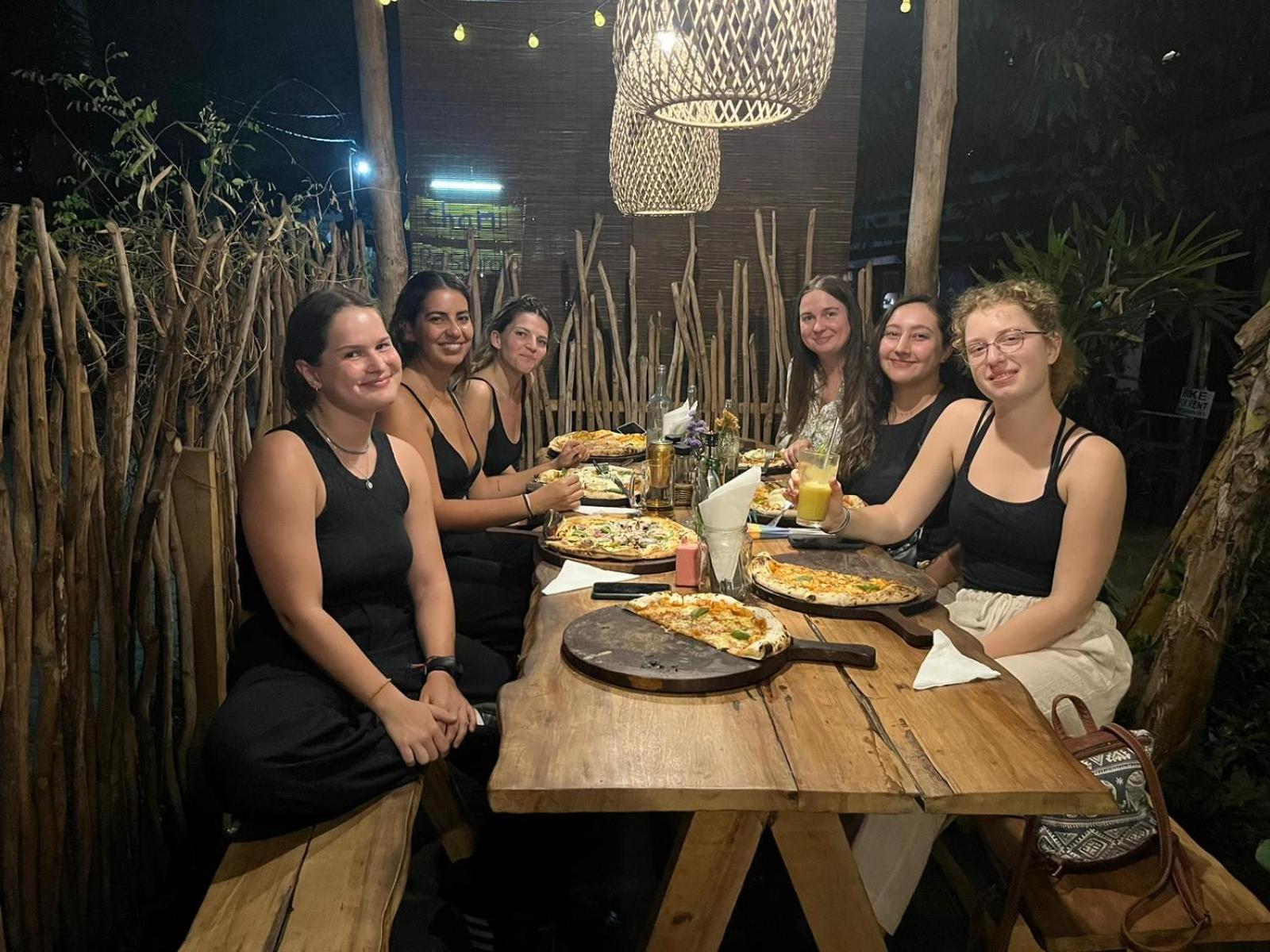 Cycling Backpacker Hostel & Cafe Unawatuna Kültér fotó
