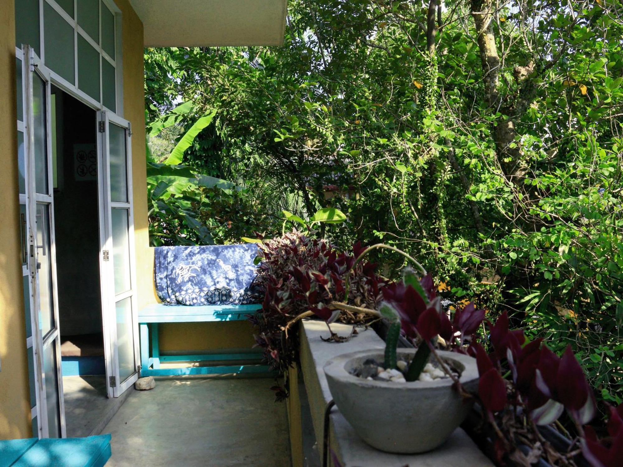 Cycling Backpacker Hostel & Cafe Unawatuna Kültér fotó